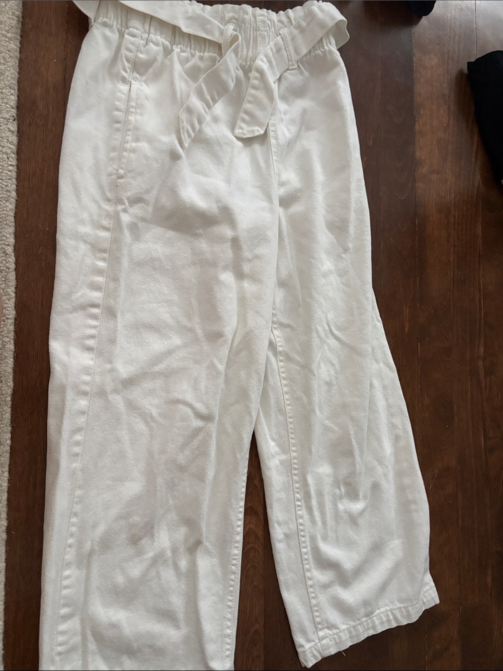White jeans with belt
